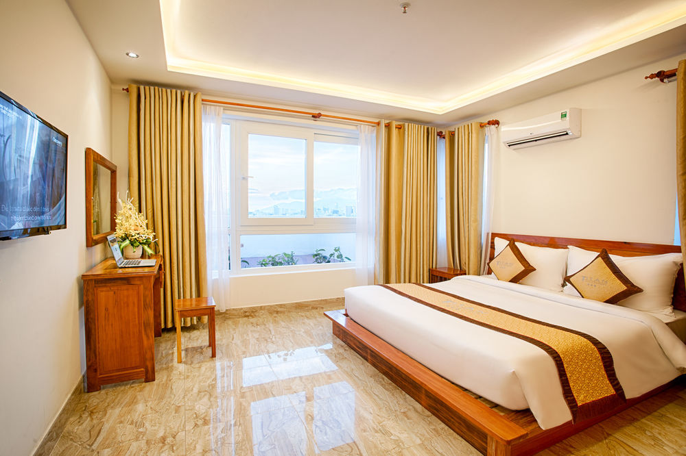 Titan Hotel Дананг Екстериор снимка